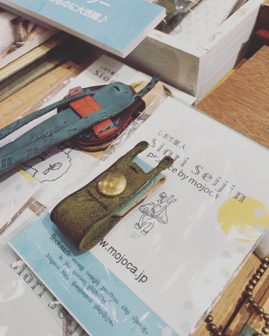 木村卓寛さんのインスタグラム写真 - (木村卓寛Instagram)「iPhoneのイヤホンが絡まらへんカエルのやつ買いました。 かわいいなあ。 #しおり星人」9月14日 16時03分 - tenshinkimura