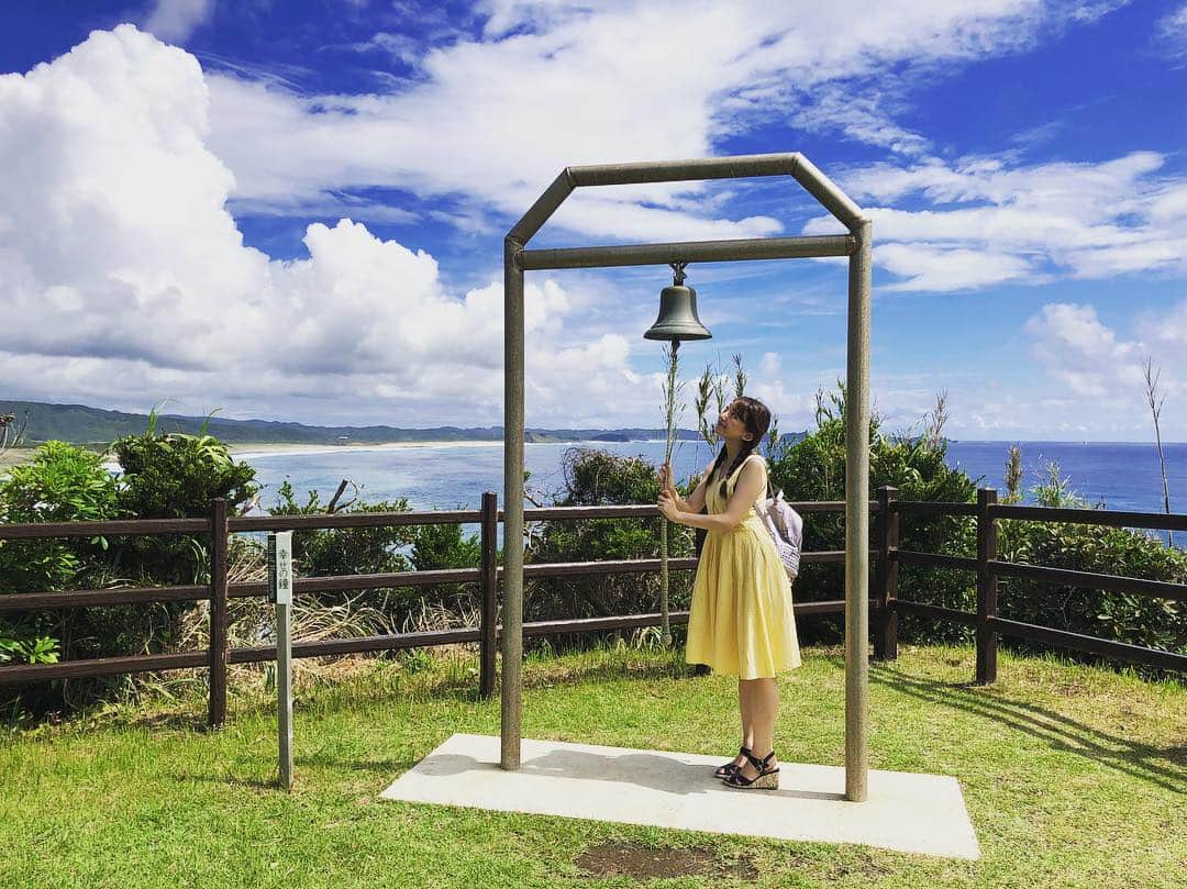 尻無浜冴美のインスタグラム：「種子島の最南端の地、門倉岬で#幸せの鐘 鳴らしたよ🔔💗💗 #種子島旅行  #女旅  #鹿児島  #家族旅行  #鉄砲伝来」