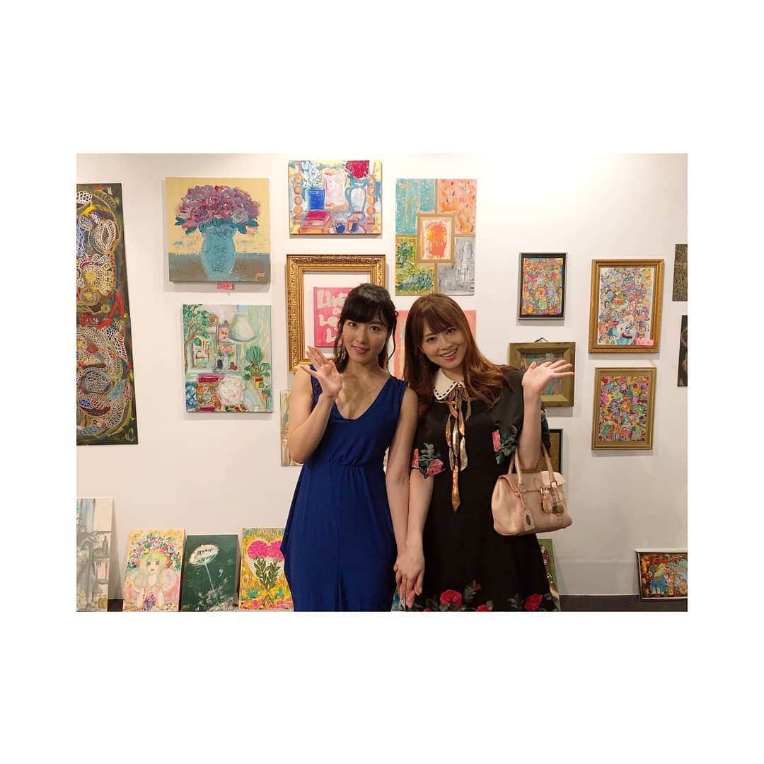 吉沢明歩のインスタグラム：「カズロックさんと由愛可奈ちゃんの絵画展に行ってきたよ！！！💋よるたまで一緒だったときから絵が上手なのは知っていたけど、個展を開くなんて素敵なことが実現して、、なんだか私も嬉しいぃー💕  おめでとう！！！由愛可奈ちゃん😊」
