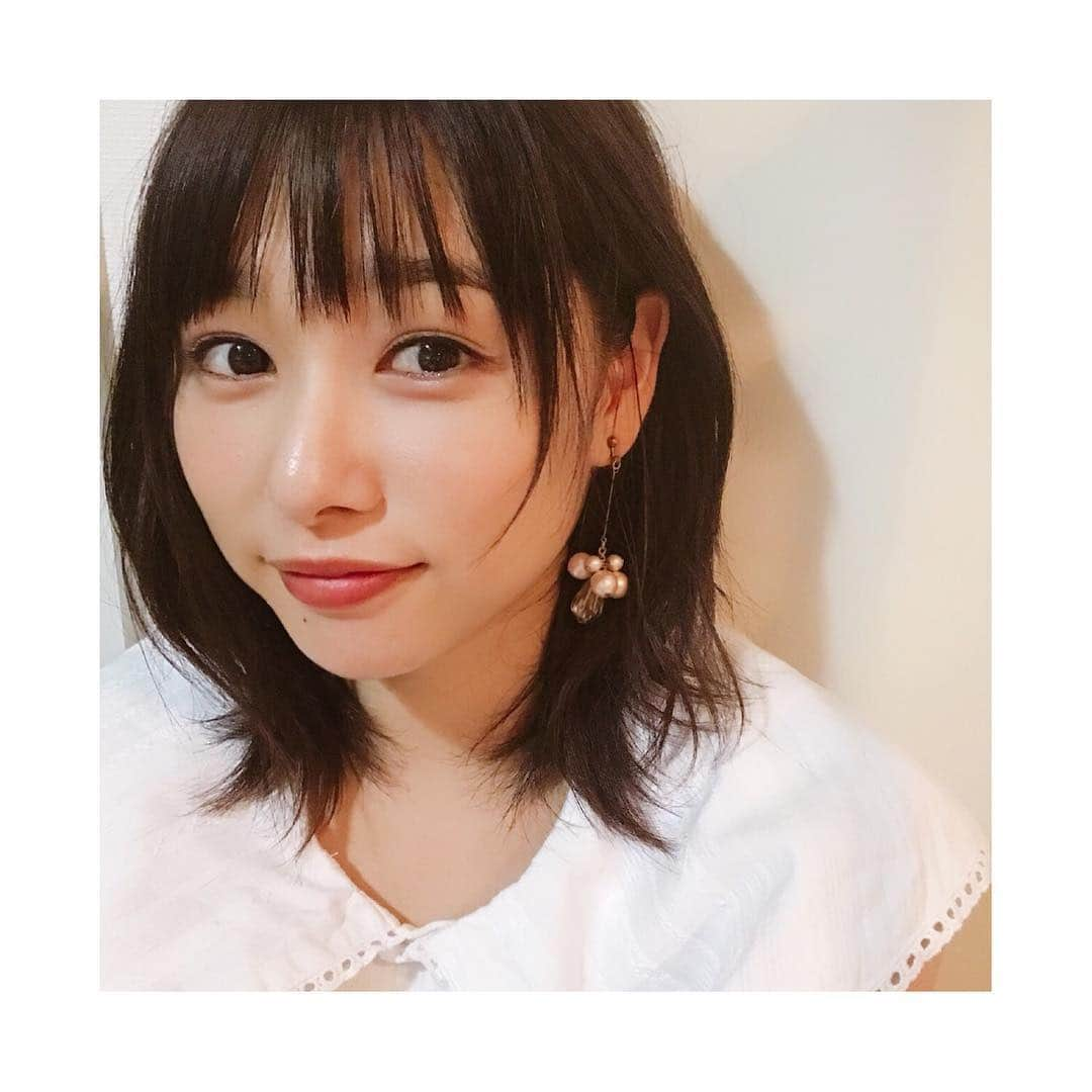 桜井日奈子さんのインスタグラム写真 - (桜井日奈子Instagram)「明日のファンクラブイベント、何お話しするか考え中、、、🤔 いつも応援して下さるファンの方とお会いできるチャンスって、本当に限られているから  その限られた時間の中で、 いつも私が受け取っているもの、 勇気とか元気とか、愛とか、癒しとか、 それに対する感謝の気持ちを1番に伝えたいと思ってます☺️ 参加して下さる皆さんに満足してもらえるイベントにします！！ だから、今日はたくさん寝て、明日元気にお会いできるようみなさんも準備してきてくださいね🙋  写真は、最近お気に入りのイヤリングで📷」9月14日 21時25分 - sakurai.hinako_official