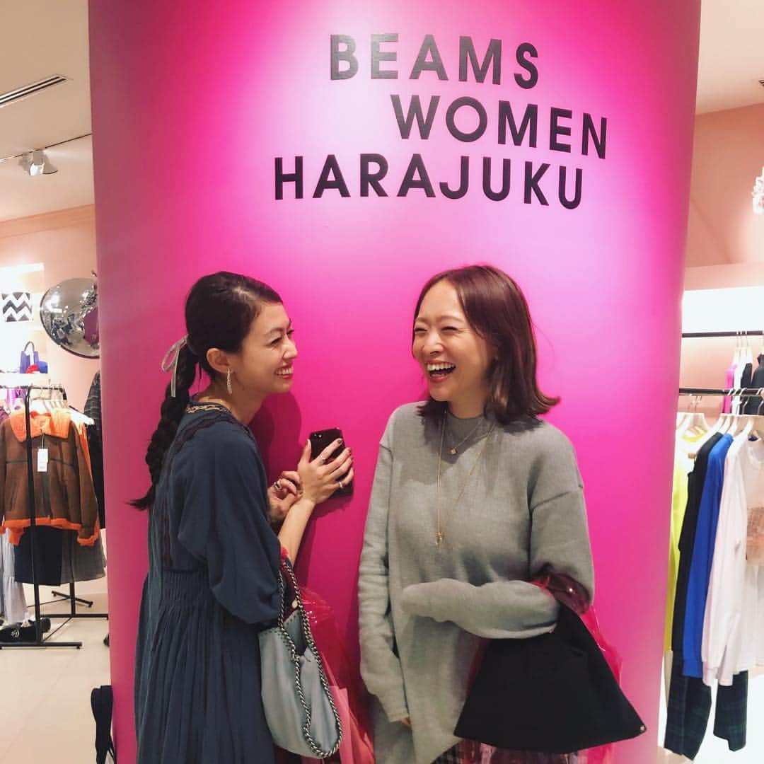 野尻美穂のインスタグラム：「そのぴとBEAMSー😙💕 ギャラリーがあったお店が大変身してたよ！ #私の目の笑いジワいい加減にしてね😤 📸@yuzusakko 💕」