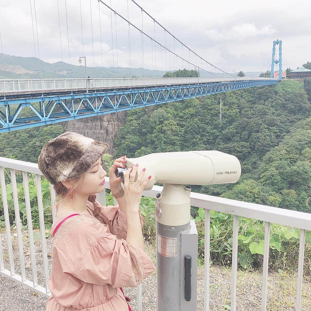 安中亜美さんのインスタグラム写真 - (安中亜美Instagram)「ㅤㅤㅤㅤㅤㅤㅤㅤㅤㅤㅤㅤㅤ 北関東4日間の旅から大阪に帰ってきたよ🌼 本当に素敵な場所と素敵な人に出会えた旅でした🙈 このfumiamiの女子旅の様子はYouTubeに アップされるので、旅の参考にして欲しいです💓 ㅤㅤㅤㅤㅤㅤㅤㅤㅤㅤㅤㅤㅤ そしてこの大きな吊り橋🍃 ここではバンジージャンプもできるよ😳 もちろん、私はやってない！怖い！ でもバンジーできたら最高の気分やろな🤤❤️ ㅤㅤㅤㅤㅤㅤㅤㅤㅤㅤㅤㅤㅤ そして！北関東投稿にいいねやコメントくれて お付き合い頂きありがとうございました☺️❤️ 全部チェックして移動時間の楽しみでした🌈 ㅤㅤㅤㅤㅤㅤㅤㅤㅤㅤㅤㅤㅤ #JTB #サンキューチョイス北関東 #日本の旬北関東 #茨城県 #竜神大吊橋 #バンジージャンプ #エースJTB」9月14日 22時58分 - amitwinsworld
