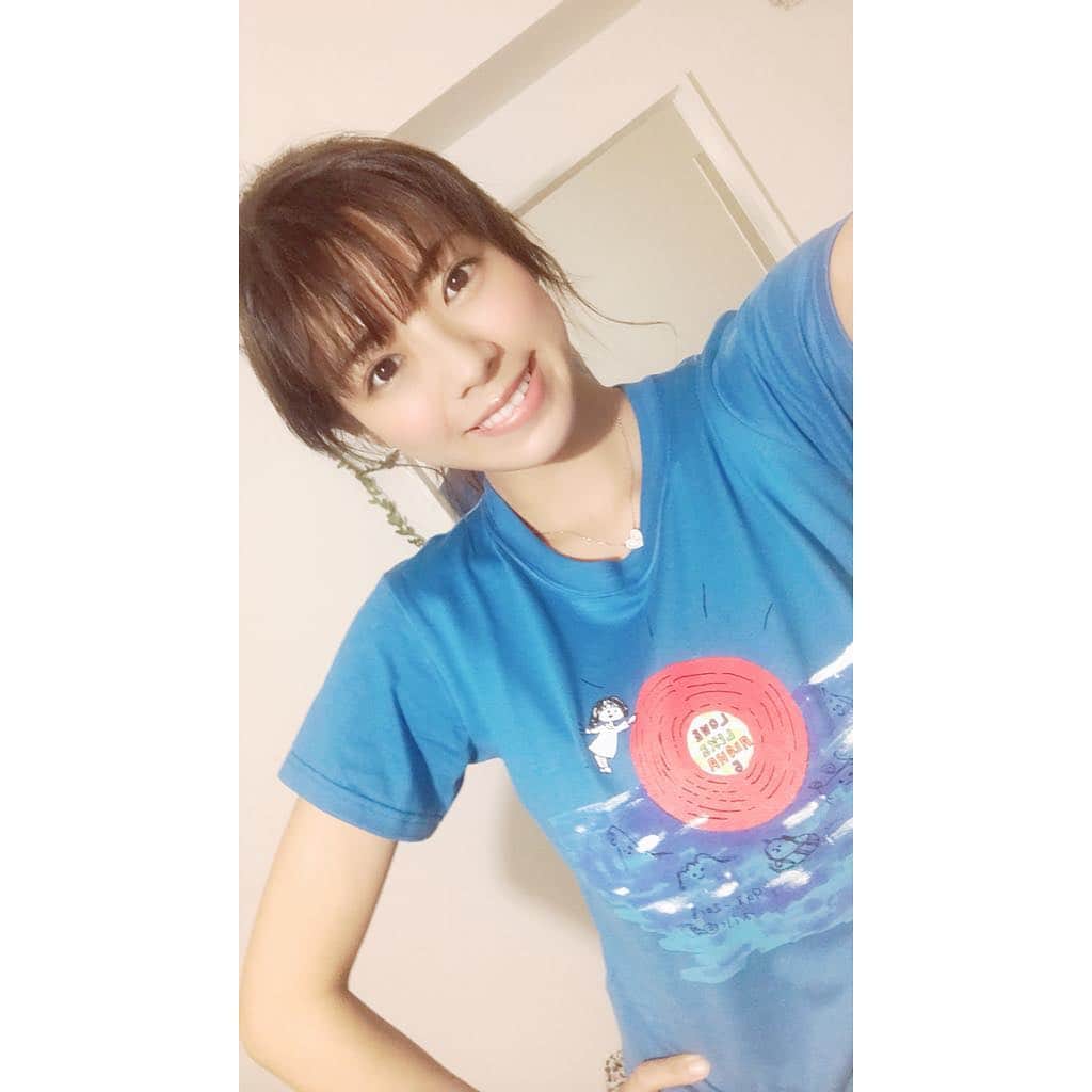 わちみなみのインスタグラム：「先日aikoさんのライブへ、友人と行ってきました❗️ . 子供の時Power of loveの うーん、このまま一緒にいようよって歌詞をずっと、うんこのママ💩💦と思ってリピートしていたところからaikoさんの曲に出会い、、 . 高校ではバンドで曲を借りて弾いてみたり、青春を一緒に過ごしてくださった曲を聴くことも新曲を聴くこともできて、、本当にパワーいっぱい！😭💗💗 . 幸せでした🌸✨ . #aiko さん  #だいすき #らぶ」
