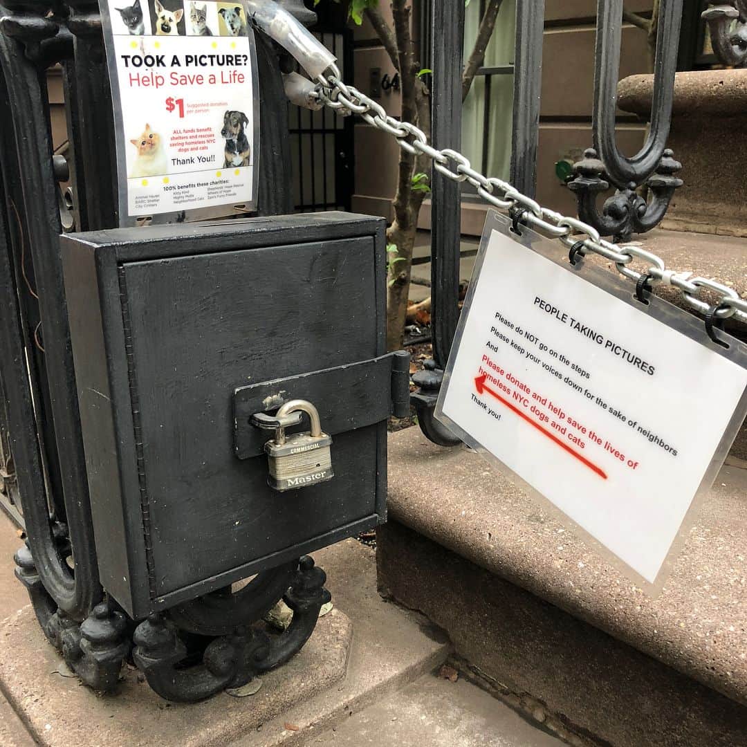 柳下毅一郎さんのインスタグラム写真 - (柳下毅一郎Instagram)「Everybody is taking pictures at 62 Perry street. #sexandthecity #newyork」9月15日 1時46分 - garth_y