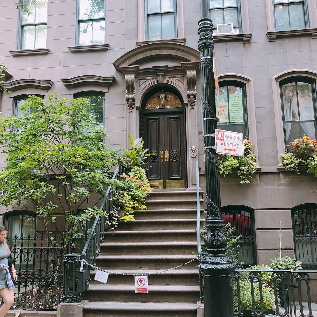 柳下毅一郎さんのインスタグラム写真 - (柳下毅一郎Instagram)「Everybody is taking pictures at 62 Perry street. #sexandthecity #newyork」9月15日 1時46分 - garth_y