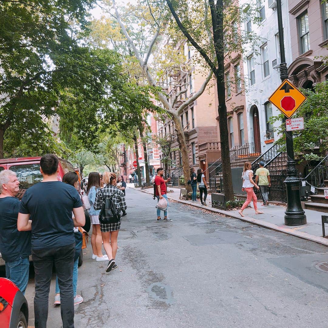 柳下毅一郎さんのインスタグラム写真 - (柳下毅一郎Instagram)「Everybody is taking pictures at 62 Perry street. #sexandthecity #newyork」9月15日 1時46分 - garth_y
