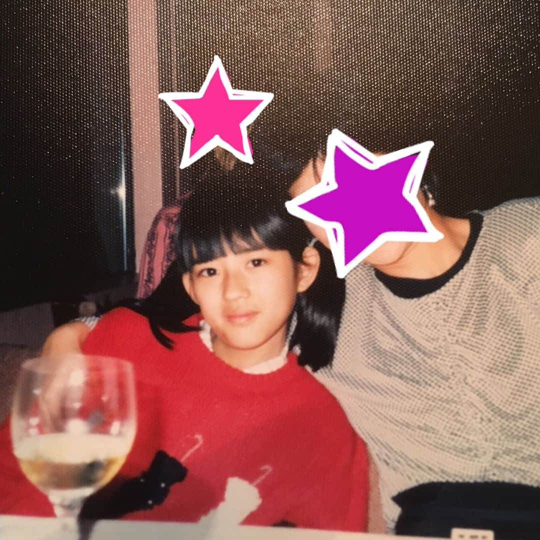 小沢真珠さんのインスタグラム写真 - (小沢真珠Instagram)「昨日は小学校の時の同級生たちが観劇してくれました♪「あいつ今何してる？」という番組後に久しぶりに連絡を取りあって再会したメンバーです。オシャレなフレンチトーストのクッキーを差し入れで頂きました❤︎これから昼公演。頑張りまーす！  #昔の写真  #小学生 #同級生 #あいつ今何してる  #舞台 #鬼だけ殺っしアムッ  #差し入れ #クッキー #ivorish」9月15日 12時56分 - maju_ozawa