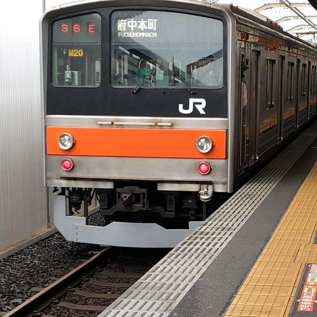 オラキオさんのインスタグラム写真 - (オラキオInstagram)「今日は武蔵野線。武蔵野線の中でも作られた年代によってレアとかあるらしい…。 #長男が見たい電車が #いつも地味 #せめて #成田エクスプレス #とか見たい #でも本人が #嬉しそうで #何より」9月15日 21時46分 - matsuyukiorakio