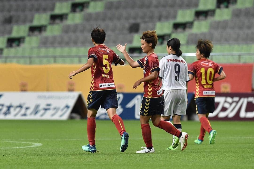 三宅史織のインスタグラム：「. 昨日だけど誕生日おめでとう☺️ 今年で11年目。 いつもありがとう。 23歳も毎日爆笑しよう。 これからもよろしくね😊 あ！！ プーと大人になった僕も一緒に観にいこうね😎絶対ね！笑」