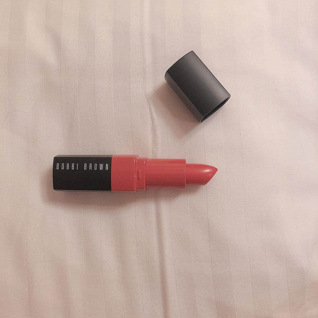 左伴彩佳さんのインスタグラム写真 - (左伴彩佳Instagram)「・ 新しいリップ🍒💄 #bobbibrown 24番 コーラル系のカラーでなじみが良くて使いやすい〜♥︎ ・ #lip #makeup」9月15日 22時31分 - hidaaya_729