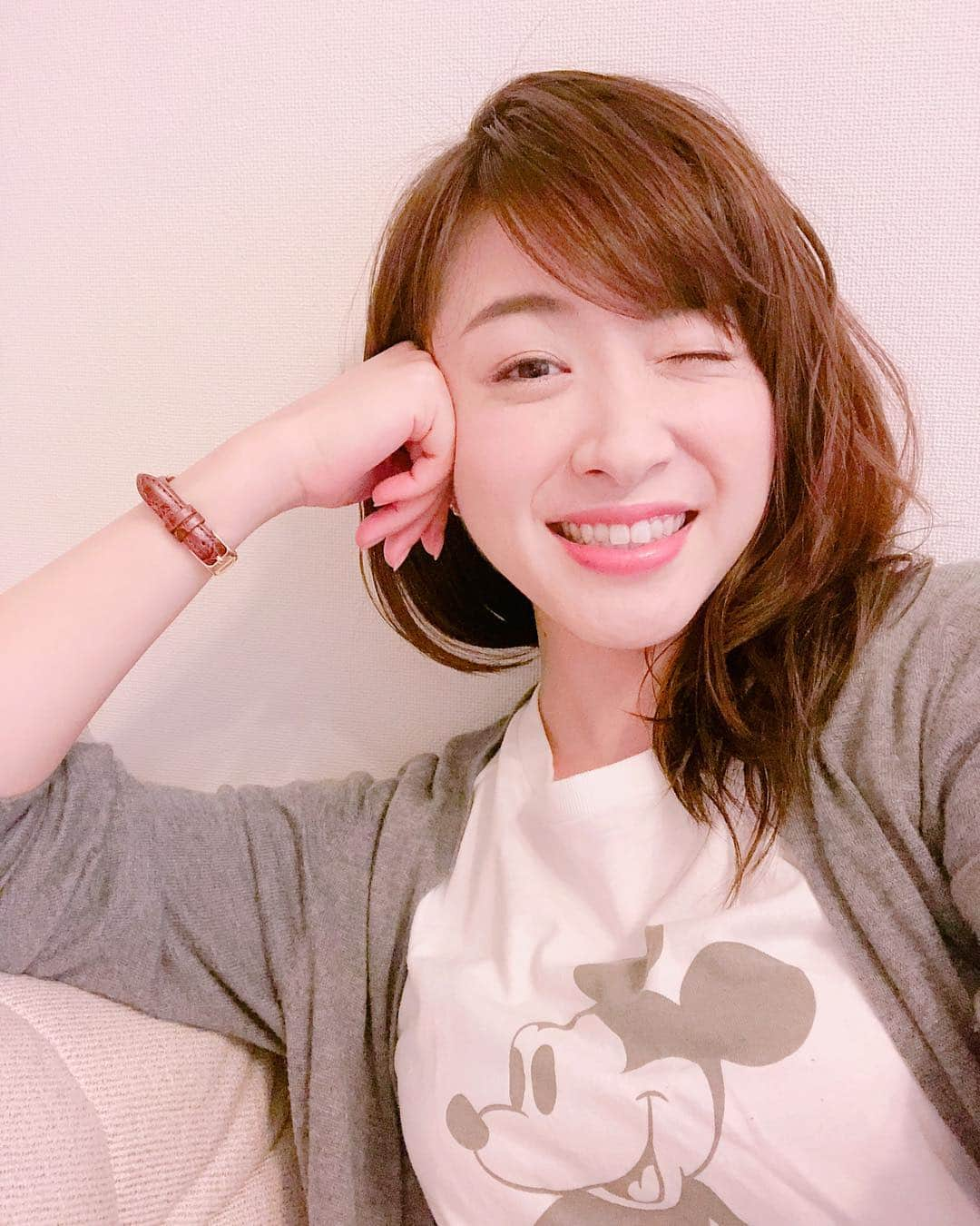 黛英里佳さんのインスタグラム写真 - (黛英里佳Instagram)「東京はしとしと小雨が降り肌寒いです🌧 みなさま体調崩されませんように☺️ それにしてもまた髪伸びたし増えたなぁ😅 家にいる時はずーっとしばってるのでもうボブとかにしたい😭 #こういう投稿をすると #通ってる美容院の担当さんが身構える(笑) #髪切りたい😭」9月15日 15時12分 - erikamayuzumi_official