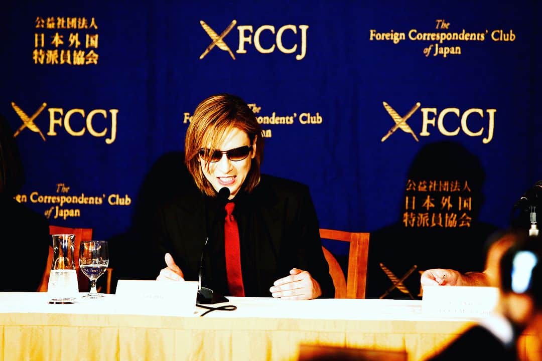 YOSHIKIさんのインスタグラム写真 - (YOSHIKIInstagram)「Thank you for having me! "Foreign Correspondents' Club of Japan" #記者会見 への招待、ありがとうございました。 " #XJAPAN 's  #Yoshiki - Rock Icon and Global Star" See the broadcast here.. https://www.youtube.com/watch?v=60qKt4JGEec」9月15日 15時20分 - yoshikiofficial