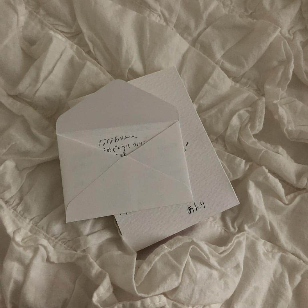 大和田南那さんのインスタグラム写真 - (大和田南那Instagram)「. @ryoka_oshima から可愛くて素敵なプレゼント、ありがとう 少し大人になった気分♡大切に使うんだ . そして大好きな2人からのお手紙✉️(タグ付け 手紙はなにより嬉しいよね、、 幸せな誕生日です」9月15日 17時11分 - nanaowada_official