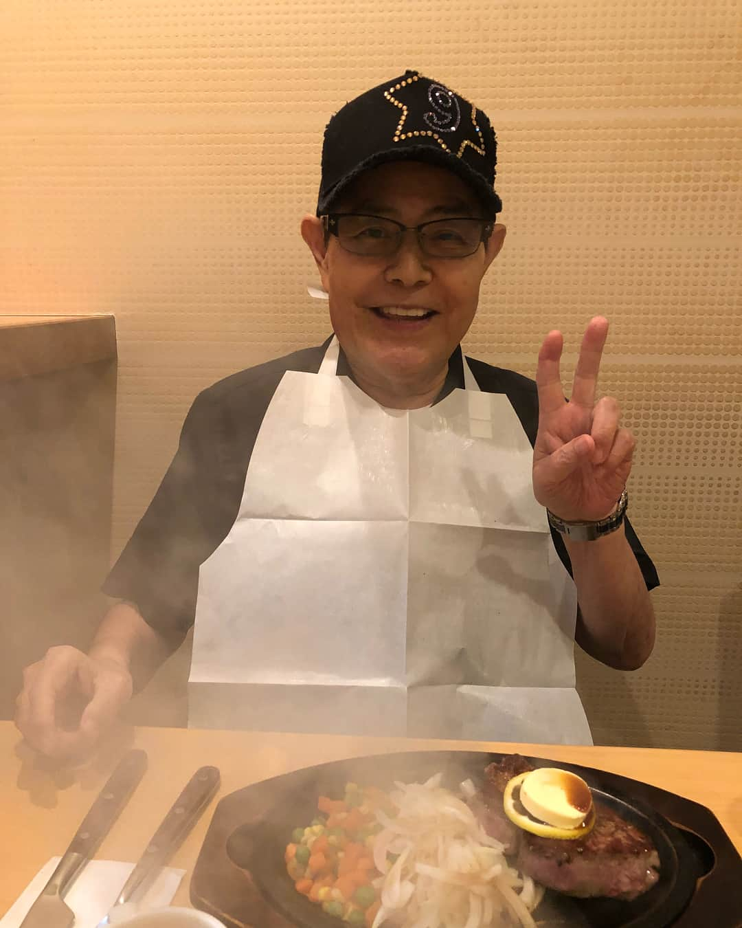 加藤綾菜さんのインスタグラム写真 - (加藤綾菜Instagram)「今日は、夕飯準備する前に カトちゃんが連れて行きたいステーキ屋があるって連れてきてくれました💓 めちゃくちゃ美味い‼️やばい‼️ 田園調布にあるステーキ屋さんです❤️ カトちゃん全て完食。。。 元気で何より😆💕💕💕💕」9月15日 18時44分 - katoayana0412