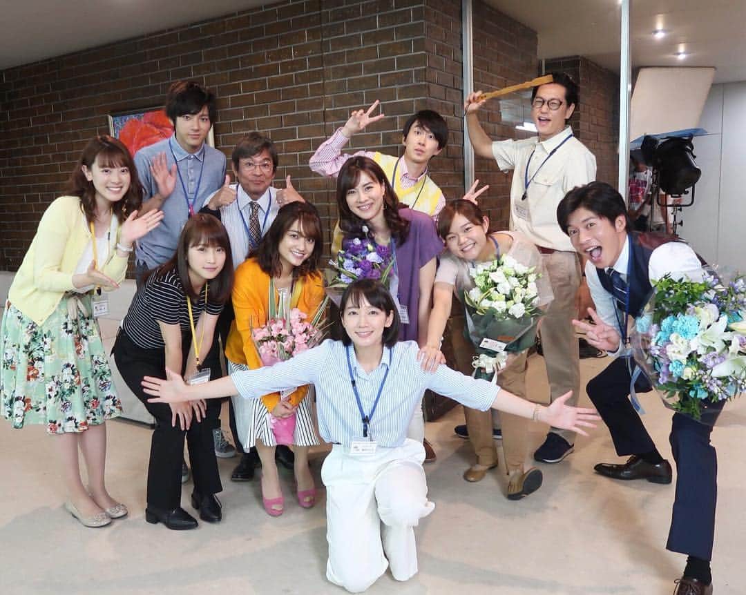 フジテレビ「健康で文化的な最低限度の生活」のインスタグラム：「【ケンカツ最終回まであと3日☺︎】 京極係長こと田中圭さんのクランクアップ😊 少年なんだけど、プロフェッショナル。 そーゆーとこ、ずるいぞーって思う事が沢山(笑) 何事にも全力投球！100！後輩思いの優しい上司でした。 🐶コメント抜粋🐶 「今やるべきドラマだと思うし、携われて光栄に思ってます！シーズン2が始まる時には、もうちょっと厳しい上司として威厳を持てるように、20キロくらい太ろうと思います(笑)」 . #健康で文化的な最低限度の生活 #ケンカツ #吉岡里帆 #井浦新 #田中圭 #アラタナカー解散 #クランクアップシリーズ」