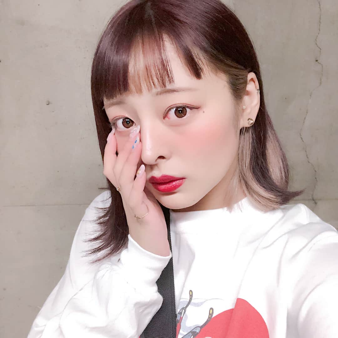 Caratのインスタグラム：「三重リズムありがとうございました！！明日は大阪アニメーションスクール専門学校にてライブです🔥みなさんぜひ遊びに来てください🔥」