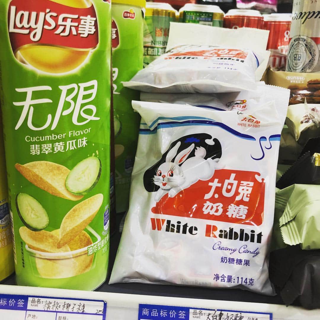 後関好宏さんのインスタグラム写真 - (後関好宏Instagram)「中国のジュースやお菓子屋のパッケージデザインってパキッとしてて良い感じ！！そしてキャラの表情が憎めないっす。」9月15日 21時03分 - gosekky