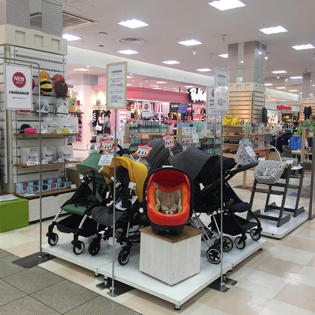 blossom39_officialさんのインスタグラム写真 - (blossom39_officialInstagram)「『blossom39 select FKDインターパーク店』がオープンしました！ ベビー雑貨はもちろん、バガブー・サイベックス ・ストッケ・yoyo等、色々なベビーカーもご覧頂けます☆ 近郊の方は是非遊びに来て下さいね♪ 住所：栃木県宇都宮市インターパーク6-1-1 FKDインターパーク2F TEL：028-657-6553 営業時間：10:00～21:00 #blossom39#ブロッサム39#FKD#FKDインターパーク#インターパーク#baby#gift#プレママ#bugaboo#yoyo#cybex#stokke」9月16日 8時15分 - blossom39_official