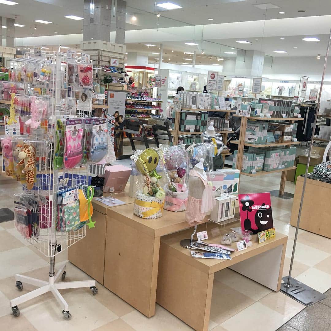 blossom39_officialさんのインスタグラム写真 - (blossom39_officialInstagram)「『blossom39 select FKDインターパーク店』がオープンしました！ ベビー雑貨はもちろん、バガブー・サイベックス ・ストッケ・yoyo等、色々なベビーカーもご覧頂けます☆ 近郊の方は是非遊びに来て下さいね♪ 住所：栃木県宇都宮市インターパーク6-1-1 FKDインターパーク2F TEL：028-657-6553 営業時間：10:00～21:00 #blossom39#ブロッサム39#FKD#FKDインターパーク#インターパーク#baby#gift#プレママ#bugaboo#yoyo#cybex#stokke」9月16日 8時15分 - blossom39_official