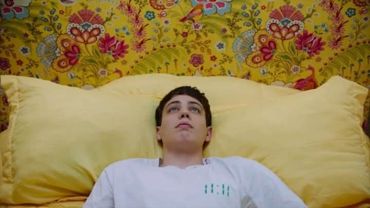 ライアン・リーのインスタグラム：「We made a v cool music vid.  Link in bio! 🌻💙」