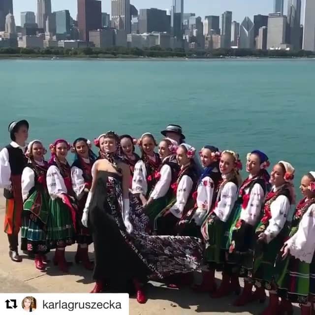 モニカ・ヤガチャクのインスタグラム：「Cannot get enough of this magical moment in Chicago so here is another @vogue.polska post 😳🇵🇱 #Lalala #fixYourWsuwka」