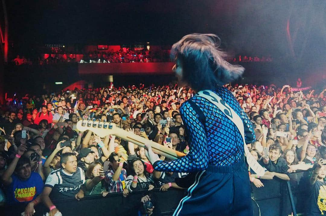 SCANDALさんのインスタグラム写真 - (SCANDALInstagram)「Sep 14, 2018 SCANDAL from JAPAN US & Mexico Tour 2018 "Special Thanks" in Mexico city. #scandal #scandal_spthx」9月16日 3時21分 - scandal_band_official