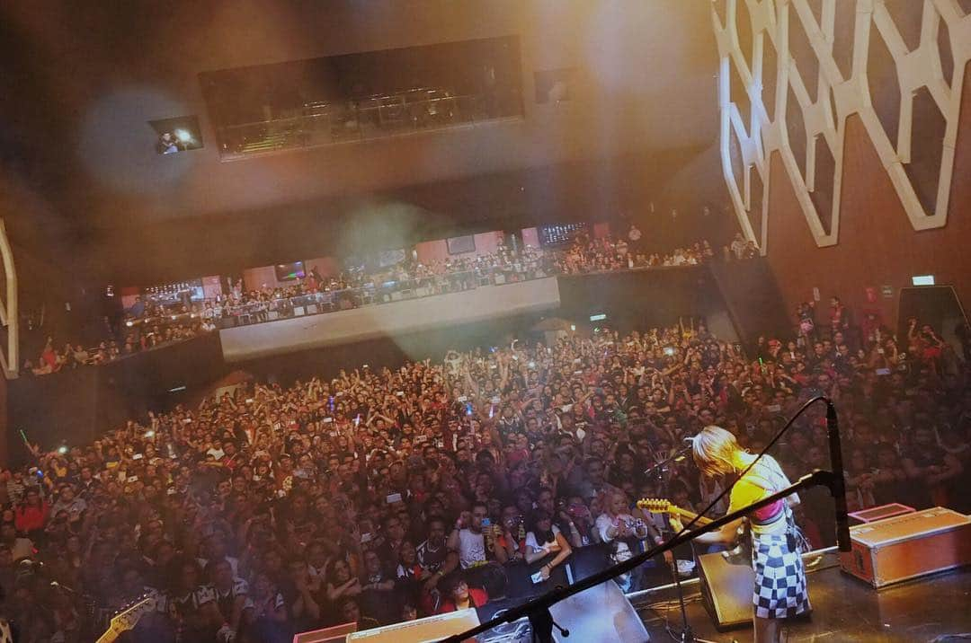 SCANDALさんのインスタグラム写真 - (SCANDALInstagram)「Sep 14, 2018 SCANDAL from JAPAN US & Mexico Tour 2018 "Special Thanks" in Mexico city. #scandal #scandal_spthx」9月16日 3時21分 - scandal_band_official