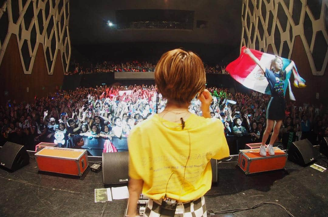 SCANDALさんのインスタグラム写真 - (SCANDALInstagram)「Sep 14, 2018 SCANDAL from JAPAN US & Mexico Tour 2018 "Special Thanks" in Mexico city. #scandal #scandal_spthx」9月16日 3時21分 - scandal_band_official