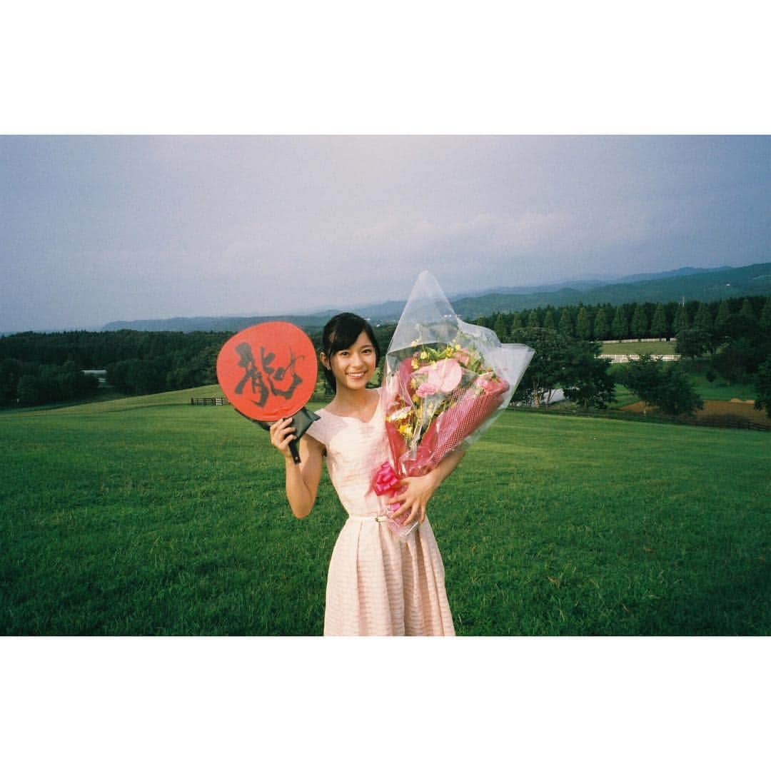 芳根京子さんのインスタグラム写真 - (芳根京子Instagram)「牧場でのオフショットが たくさんなのです。 載せていきますよーっ☺︎ #film #高嶺の花 #最後もやっぱり #うちわを手に #宇都宮龍彗会ガチ勢  #これからの活動はどうすれば」9月16日 10時57分 - yoshinekyoko