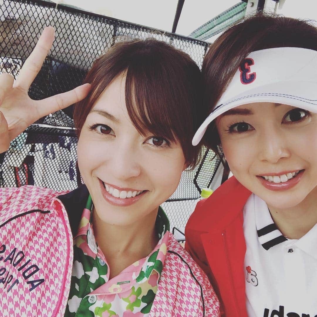 宮崎宣子さんのインスタグラム写真 - (宮崎宣子Instagram)「奈苗ちゃんゴルフー⛳️💕 すごく楽しみにしていたコンペだったのに、あいにくの雨☔️ 今日はこんなに晴れているのに😓💦 何故⁉️ 日頃の行いはいいはず😅 もっと心がけよう…🙏 #奈苗ちゃん #数少ないゴルフ仲間に感謝 #ゴルフ女子 #雨ゴルフ #golfwear #archivio #adidas #golfgirl #golfer」9月16日 12時05分 - miyazaki_nobuko