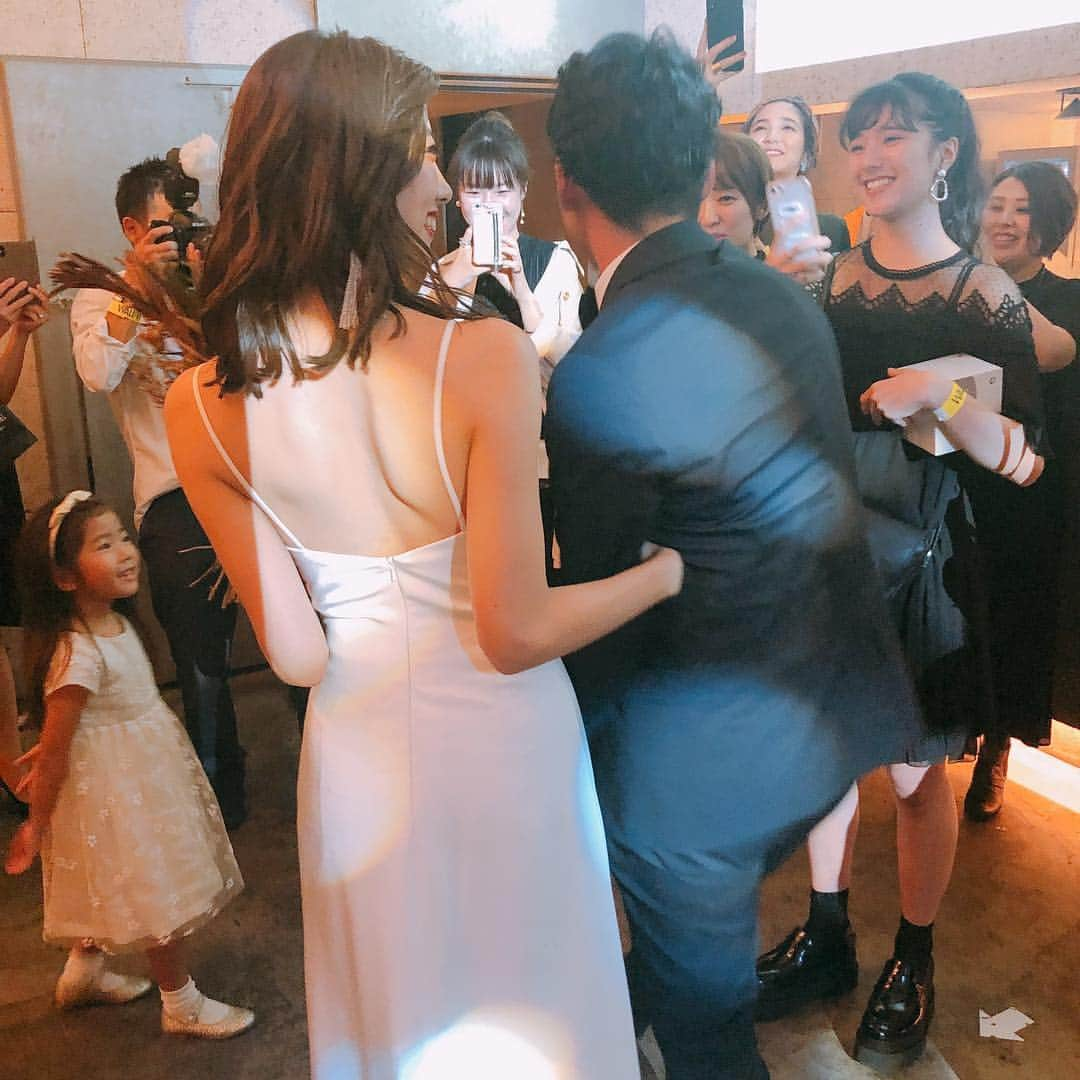 大浦育子さんのインスタグラム写真 - (大浦育子Instagram)「. 昨日はあずのwedding partyに 参加させていただきました😊 可愛いすぎて目の保養❤️ 結婚式あるあるの主役とあんまり話せなかったから、 今度ゆっくり会いたいな〜✨ あず、改めておめでとう🎊 旦那さんと末永くお幸せにね👏  #wedding#party #結婚式#花嫁#ドレス」9月16日 12時14分 - ikuko_oura