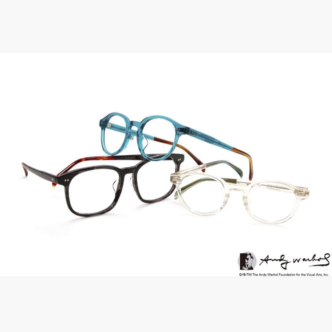 Zoff Officialのインスタグラム：「"I'M ANDY WARHOL" ～Self-Portrait～ . POPアートの旗手ともいわれるウォーホル、セルフポートレイトのカラーリングからインスパイアし、また本人がかけているメガネをイメージしたアイコニックなシリーズ。 . 上：ZH181011-71A1 ¥7,560(税込) 左：ZH181012-12A1 ¥7,560(税込) 右：ZH181011-50A1 ¥7,560(税込) . 色の組み合わせはZH181011とZH181012でそれぞれ組み合わせを変えたカラーリングになっています。 それぞれ8色展開でテンプル生地をアセテートラミネートしたシリーズです。 . #zoff#fashion#glasses#eye#eyewear#eyewearstyle#new#lens#optical#メガネ#eyeamahero#andywarhol#アンディウォーホル#シルバーファクトリー#シルクスクリーン#セルフポートレート#zoff_warhol」