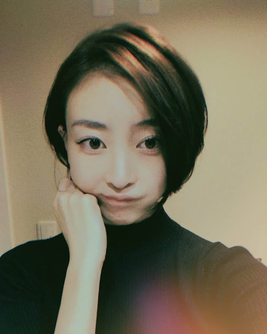 渡辺舞さんのインスタグラム写真 - (渡辺舞Instagram)「髪切りました。久々大胆に😏 すっぴんだから余計に男の子みたいねw」9月16日 13時36分 - maipu0125