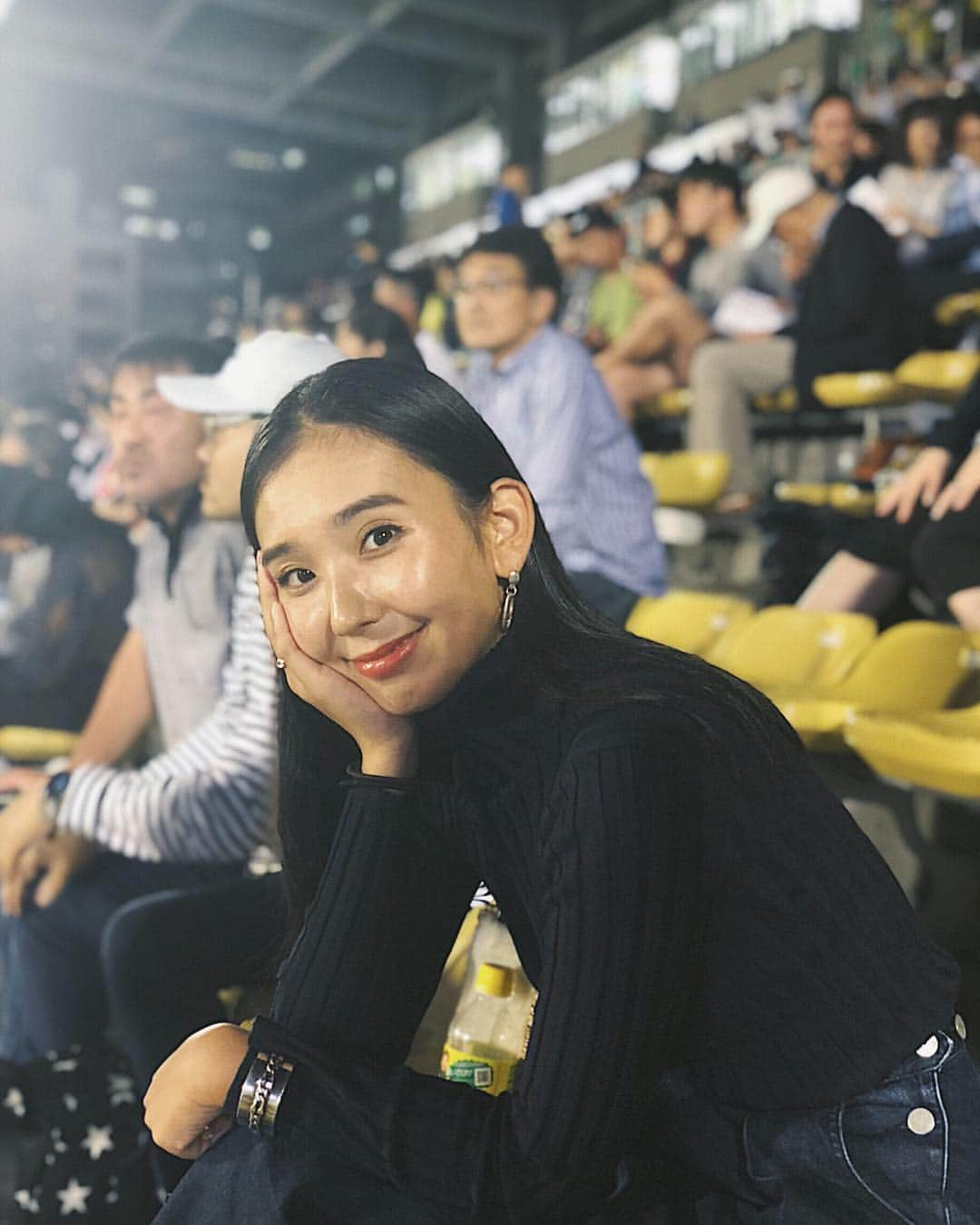 鈴木詩織さんのインスタグラム写真 - (鈴木詩織Instagram)「昨夜はラグビー観戦🏉 パナソニック VS 東芝でした！ . 日本代表選手もたくさん見れて楽しかった💕 . 久々に秩父宮に行きました🙋🏾‍♀️ 次は11月かな〜💜 . . . #photography#rugby#sports#autumn#ootd#outfit#coordinate#turtleneck#fashionstagram#instafashion#japanesegirl#date#holiday#japanrugby#スポーツ#スポーツ観戦#ラグビー#ラグビー観戦#秩父宮ラグビー場#試合観戦#スポーツの秋#ポートレート#タートルネック#デート#写真好きな人と繋がりたい#3連休#休日#トップリーグ#東芝ブレイブルーパス#パナソニックワイルドナイツ」9月16日 13時59分 - shiorin0802suzuki