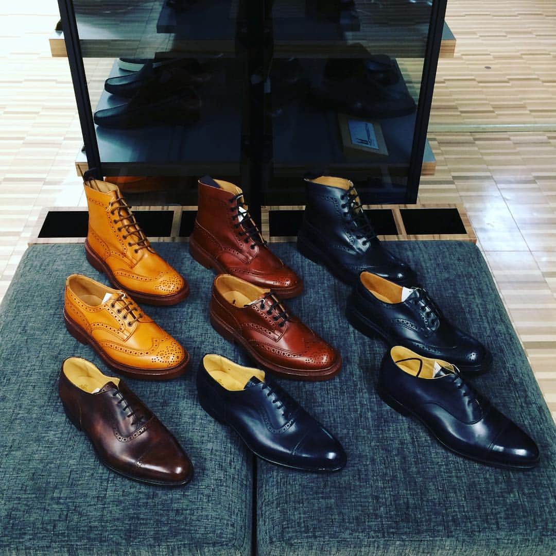 m.mowbrayさんのインスタグラム写真 - (m.mowbrayInstagram)「トリッカーズ  勢揃い。 #岡山天満屋 で展開スタートです！ #mmowbray #mowbraymania #shoecare#shoeshine #シューケア #靴磨き #トリッカーズ  #trickers #madeinengland #靴磨きの日2018 #9月23日は靴磨きの日 #天満屋 #岡山 #はれのくに岡山 #haveaniceshoes #わさおのおすすめ」9月16日 14時08分 - m.mowbray