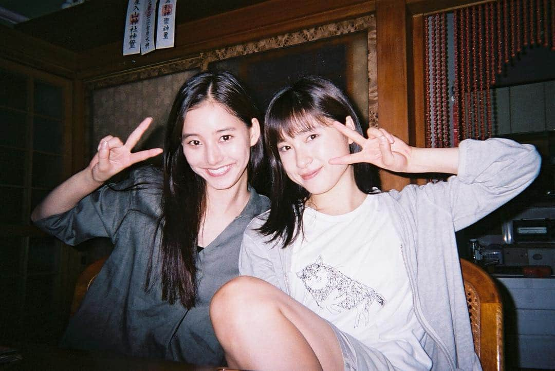 TBS「チアダン」さんのインスタグラム写真 - (TBS「チアダン」Instagram)「藤谷姉妹👯‍♀️ 藤谷家の撮影の時、ずっと２人でいるので、本当の姉妹のようでした☺️ #チアダン #チアオフ #最後のオフショット集 #土屋太鳳 #新木優子」9月16日 14時30分 - cheerdan_tbs