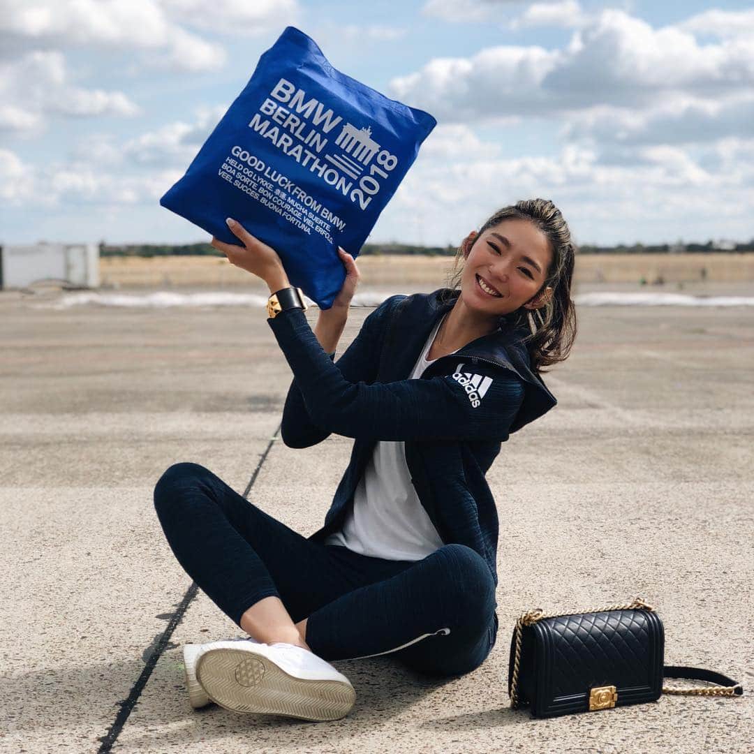 のインスタグラム：「Excited to participate in the Berlin Marathon. All the best for all runners!! 今日はベルリンマラソン‼️ 観光しながら街中を走れるのがとっても楽しみ。42kmのランニングトリップを楽しんできます🏃‍♀️🇩🇪✨ ・ #sportstraveler #スポーツトラベラー #berlinmarathon」