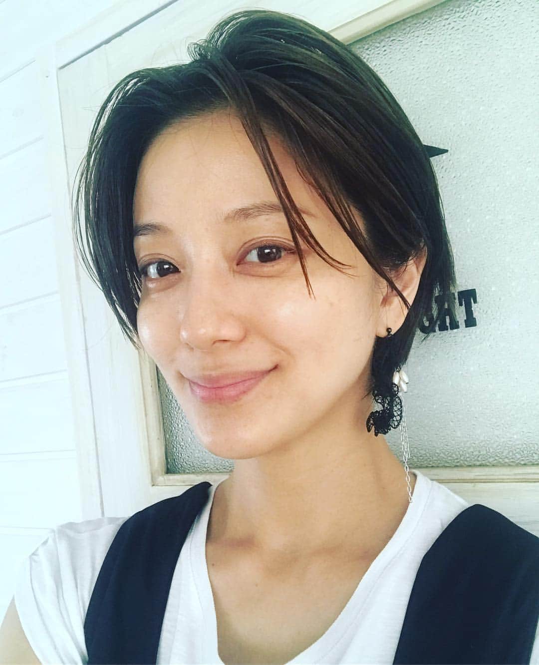 中越典子さんのインスタグラム写真 - (中越典子Instagram)「ピアスもNuだよ‼︎ 最近、 綺麗好きになろうと努力中です🤣 お掃除して綺麗にしていると、気分もいいものね。」9月16日 15時47分 - nakagoshi_noriko.official