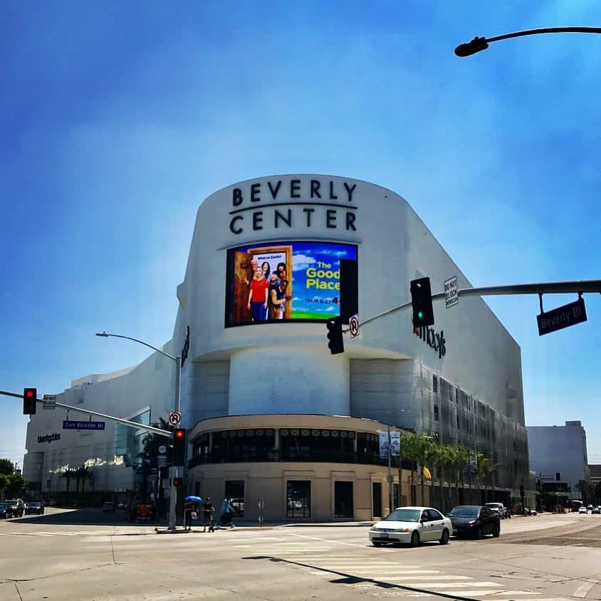 石原夕里朱さんのインスタグラム写真 - (石原夕里朱Instagram)「Beverly Center♡ #travel #ri_travel #California #CA #LosAngeles #LA #beverlygrove #beverlycenter #beverlyhills #shopping #shoppingday #photogenic #genic_la #instalosangeles #instagood #photooftheday #instadiary #旅行 #りぃ旅 #タビジョ #ロス #ロサンゼルス #りぃ旅LA #ビバリーグローブ #ビバリーセンター #ビバリーヒルズ #ショッピング #お買い物 #行きたかったお店へ #🇺🇸」9月16日 16時00分 - ri_hannari