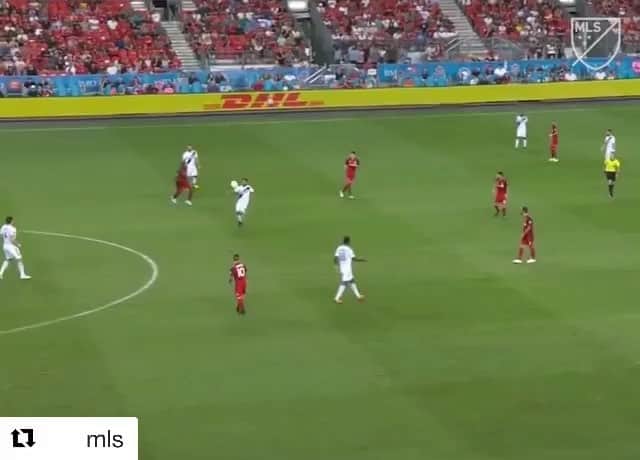 カルロ・アンチェロッティのインスタグラム：「What a Goal!!! Congratulations to one of the best I’ve coached. Well done my friend.  #Repost @mls ・・・ Zlatan’s 500th career goal is RIDICULOUS. 🔥」