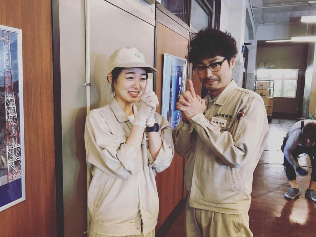 TBS「下町ロケット」さんのインスタグラム写真 - (TBS「下町ロケット」Instagram)「アキと部長🙆‍♀️ 佃製作所の会議室を出たところでお話されてました👀  人が多いんですがキャストのみなさま和気あいあいとされてます♨️ #安田顕 #朝倉あき #部長から謎のポーズいただきました #下町ロケット #池井戸潤 #tbs #10月放送開始するんです！」9月16日 19時17分 - rocket_tbs