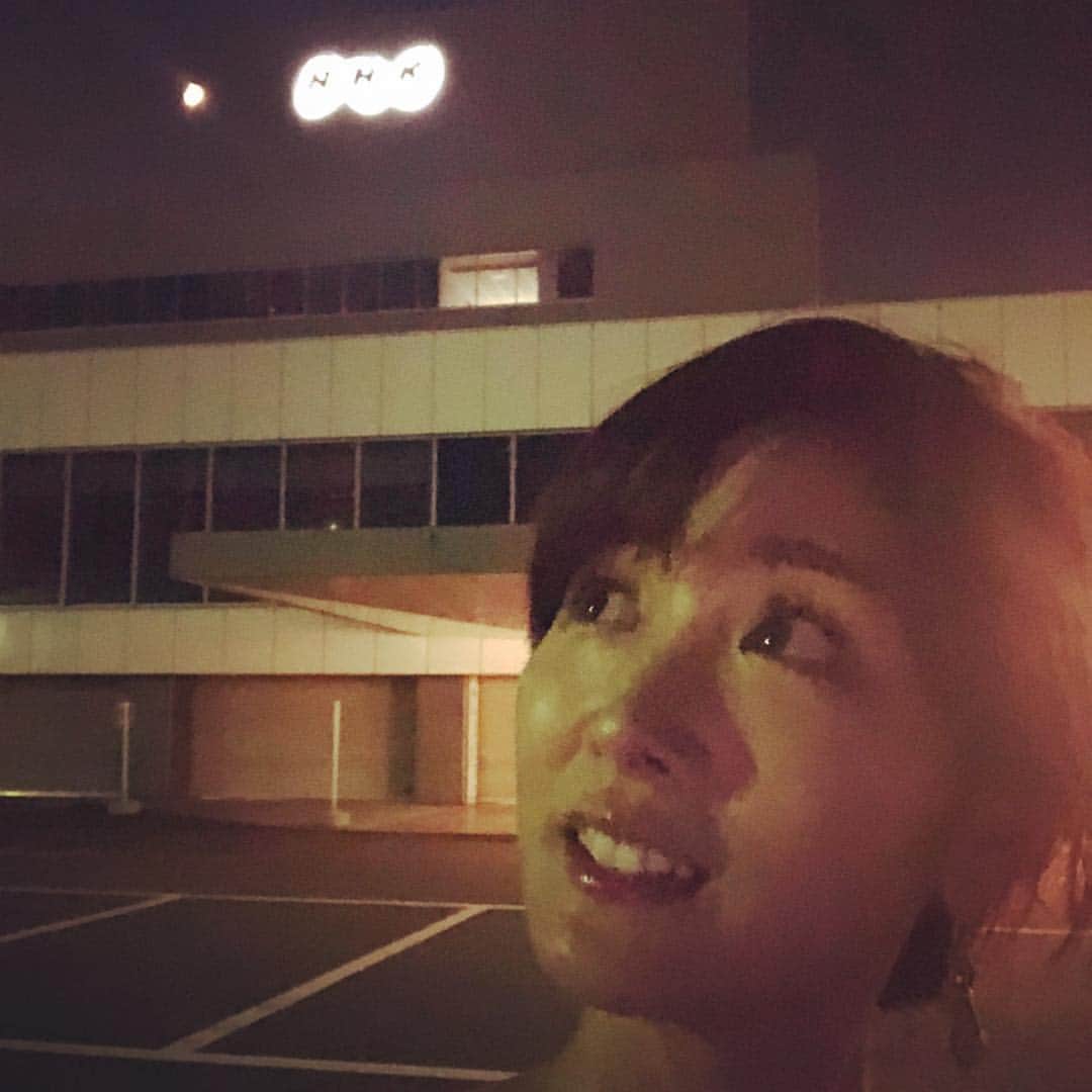高島彩さんのインスタグラム写真 - (高島彩Instagram)「今日は初めてNHKでの収録でした✨非常に面白い収録だったのでまたお知らせしますね。 夜空に月も見えました。 #初 #NHK」9月16日 19時50分 - aya.takashima_official_2021