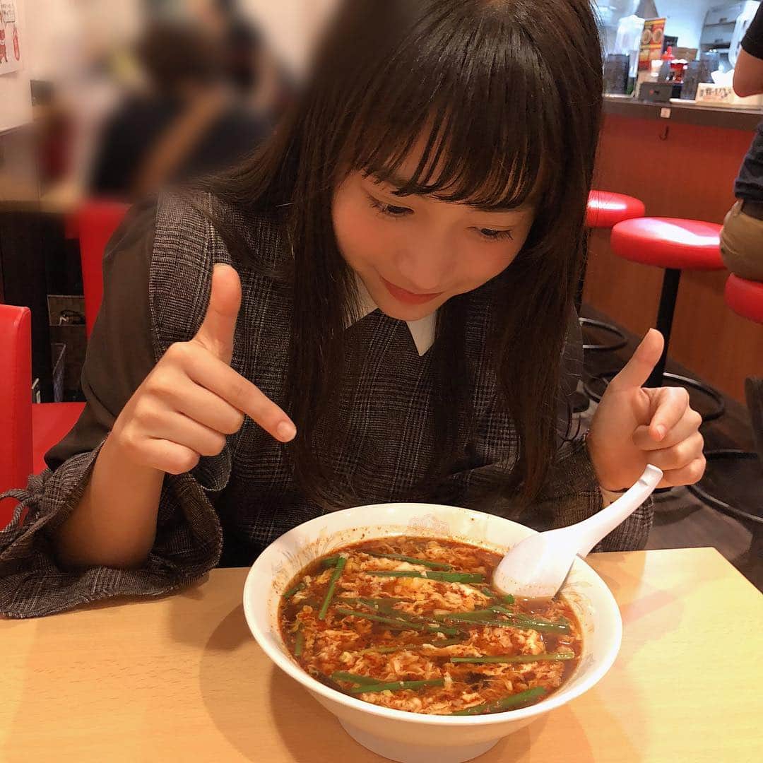 福田愛依さんのインスタグラム写真 - (福田愛依Instagram)「初めて辛麺食べました🤤‼️ 3辛でも、舌がヒーハー👅🔥 美味しかったです！！ まなかさんご馳走様です☺︎！！ #天神 #辛麺 #めいもぐ」9月16日 22時32分 - meii_cheer