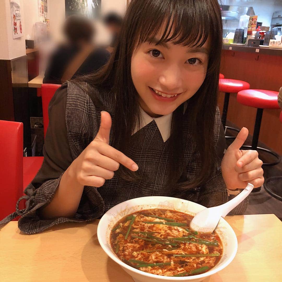 福田愛依さんのインスタグラム写真 - (福田愛依Instagram)「初めて辛麺食べました🤤‼️ 3辛でも、舌がヒーハー👅🔥 美味しかったです！！ まなかさんご馳走様です☺︎！！ #天神 #辛麺 #めいもぐ」9月16日 22時32分 - meii_cheer