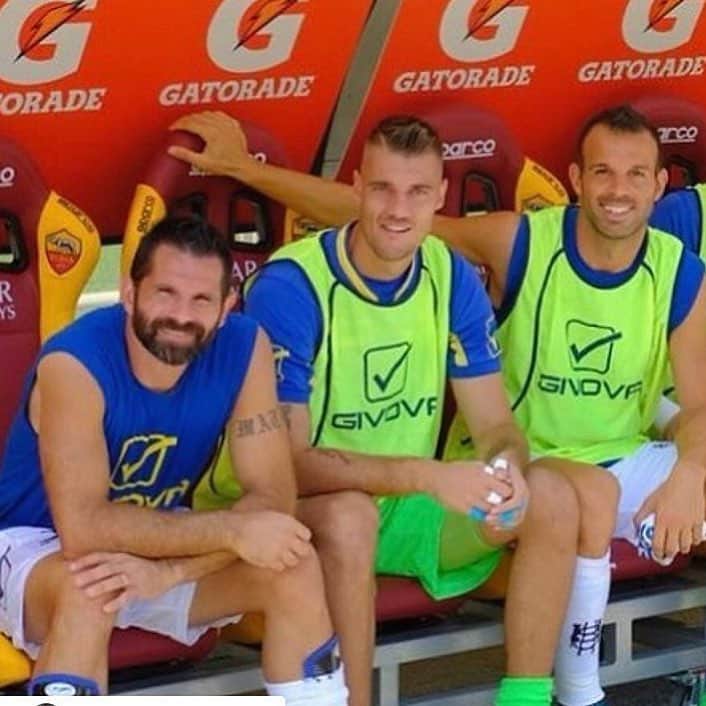 アンドレア・セクリンのインスタグラム：「Un punto prezioso contro una grande squadra...💪🏻💪🏻💪🏻💪🏻💪🏻💛💙」