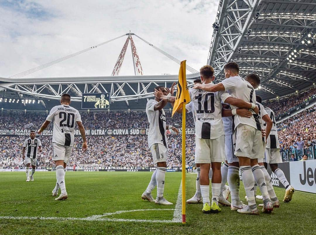 パウロ・ディバラさんのインスタグラム写真 - (パウロ・ディバラInstagram)「Felice per la vittoria. Congratulazioni @cristiano per i primi gol alla #Juve , ora prepariamoci bene per la #Champions! ⚪️⚫️」9月17日 1時13分 - paulodybala