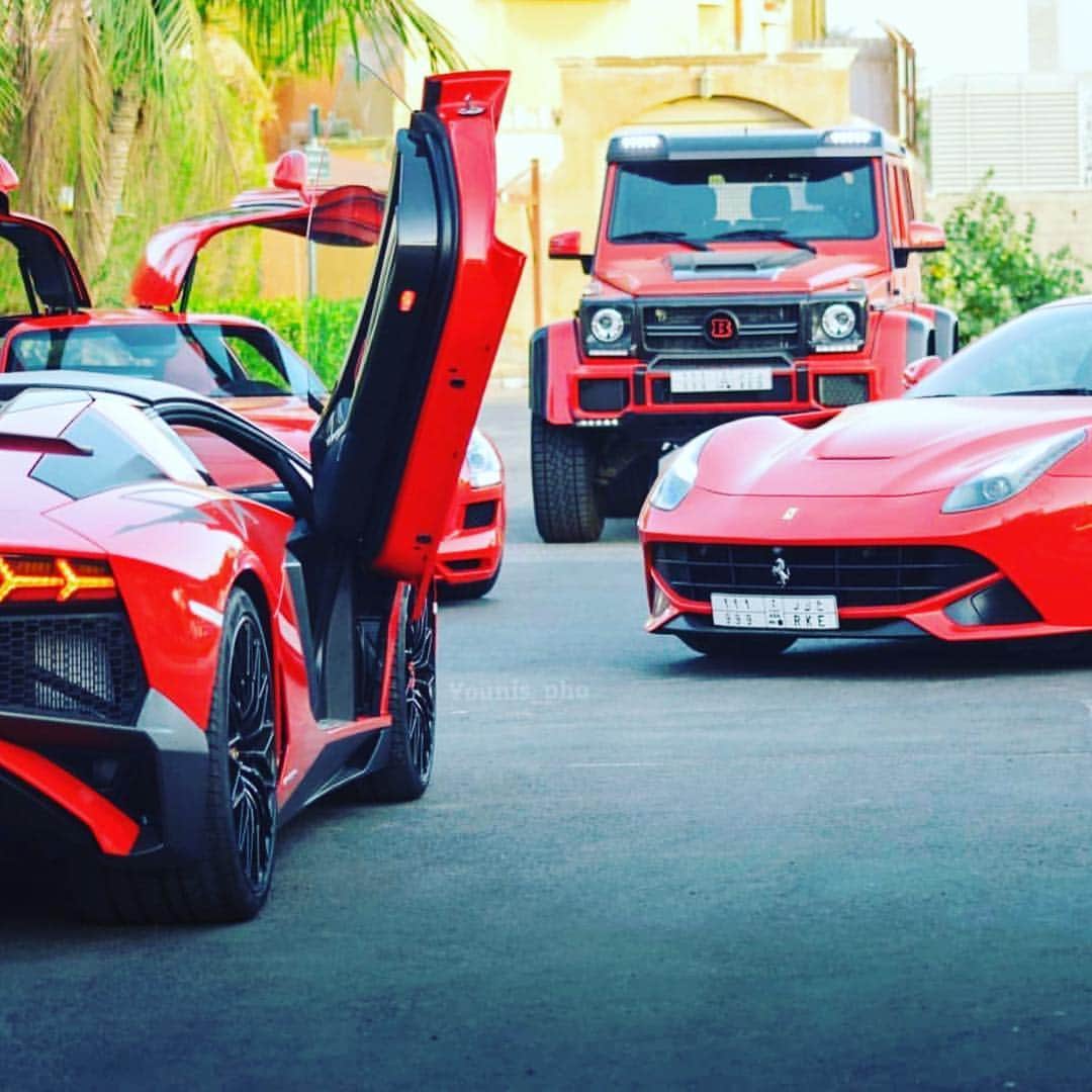 Lamborghiniのインスタグラム：「♦️ SQUAD ♦️ #lamborghini #ferrari #mercedesbenz」