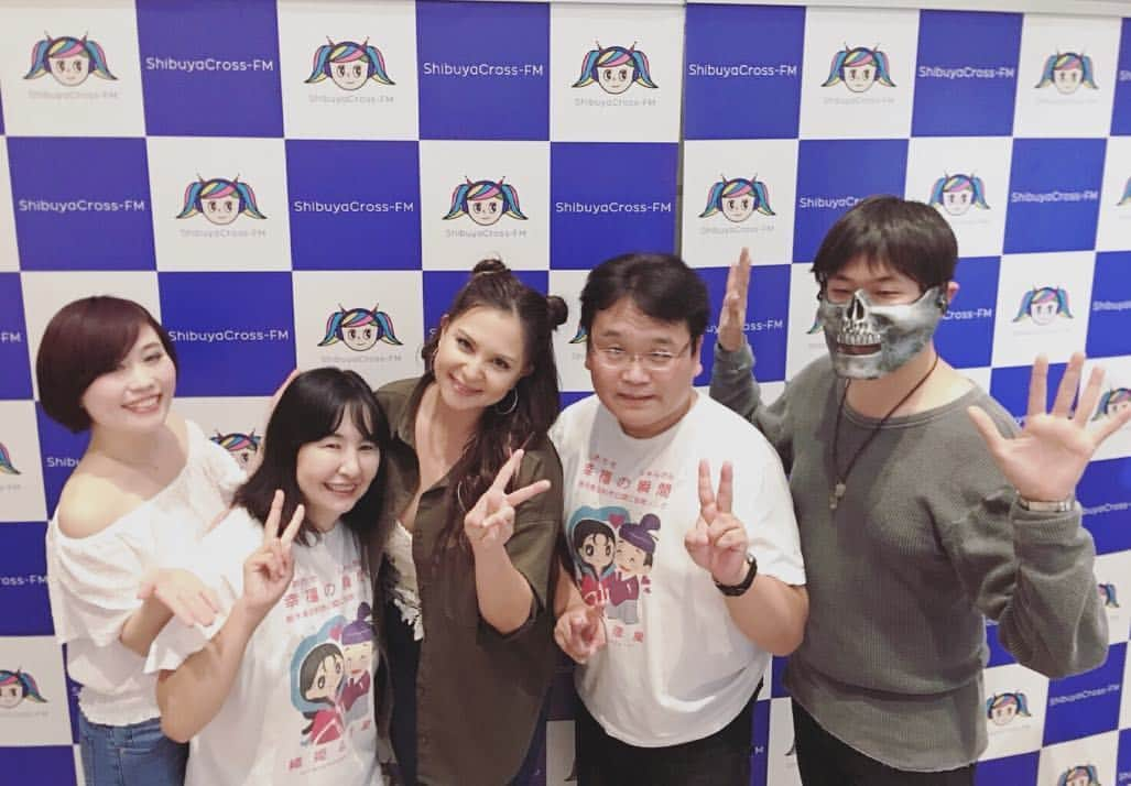 Karinさんのインスタグラム写真 - (KarinInstagram)「渋谷クロスFM❤️ 2018/9/16(日)ゲスト1組目は シンガー&ミュージカル女優のジェニファー✨ ・ 映画「フラガール」のメインテーマや、ミュージカル「レ・ミゼラブル」「RENT」のヒロインもこなす実力派。 ・ 現在はオーチャードソニーミュージック&Funtime Productionsより楽曲リリースラッシュ中♫公式サイトをチェックしてね☺️ ・ http://www.jennifersumire.com/ ・ 「渋谷LOVE！FUN！SUNDAY！」 第1.3日曜日18:00〜公開生放送 http://shibuyacrossfm.jp/ ・ ※次回のKarinの出演は10/21です。  #shibuyacrossfm #渋谷クロスFM #渋谷lovefunsunday #ラジオ #動画 #配信 #ラジオパーソナリティー #karin #koko #織姫と彦星 #神崎りく #津永りあ #yukia #シンガー #シンガーソングライター #音楽 #音楽好きな人と繋がりたい #ジェニファー #映画 #フラガール #ミュージカル #女優 #レミゼラブル #funtimeproz #theorchard」9月17日 12時04分 - karins_flavor