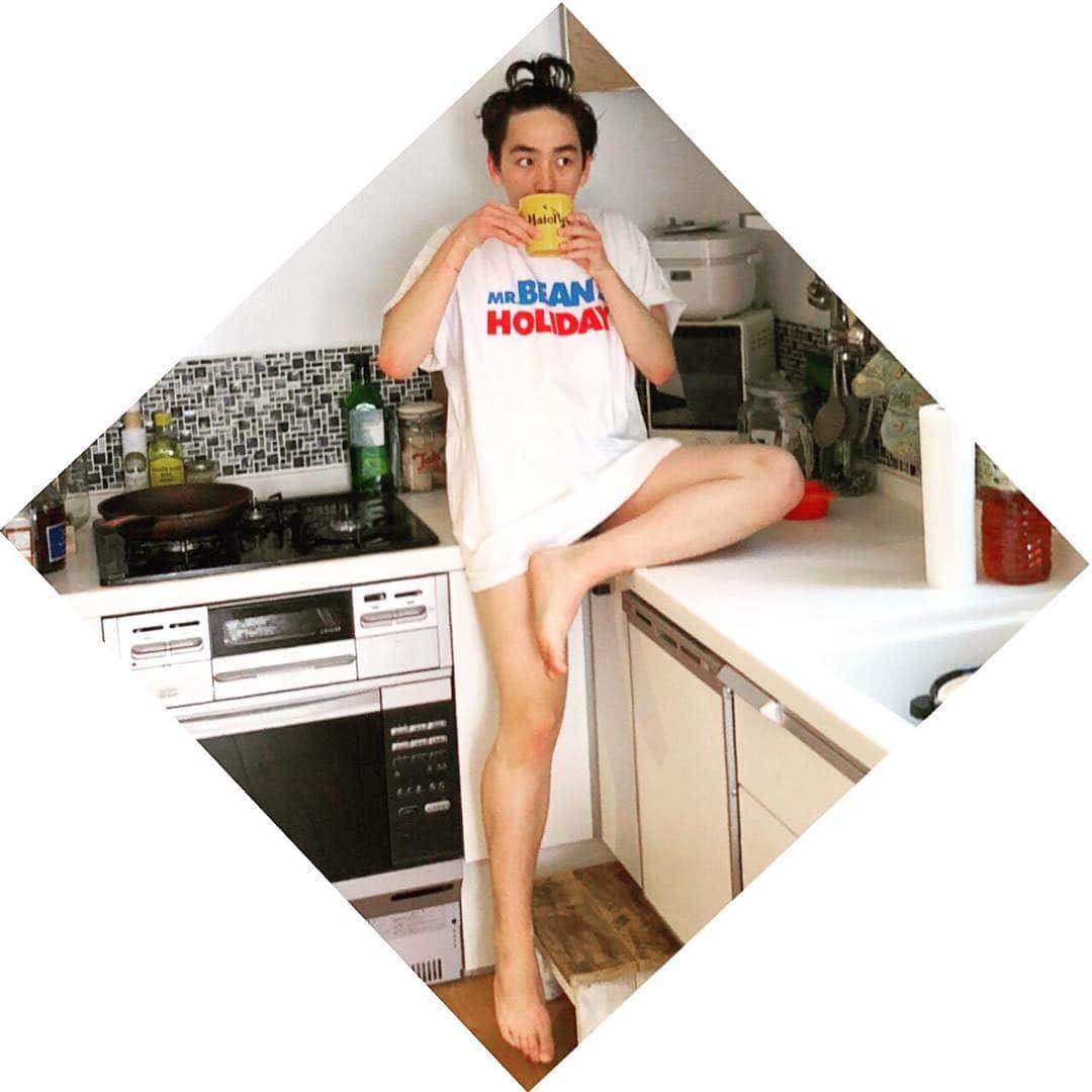 ソーズビー航洋さんのインスタグラム写真 - (ソーズビー航洋Instagram)「このミスタービーンの映画Tシャツは超特大だけどお気に入り♪」10月16日 7時39分 - cameron.soesbe