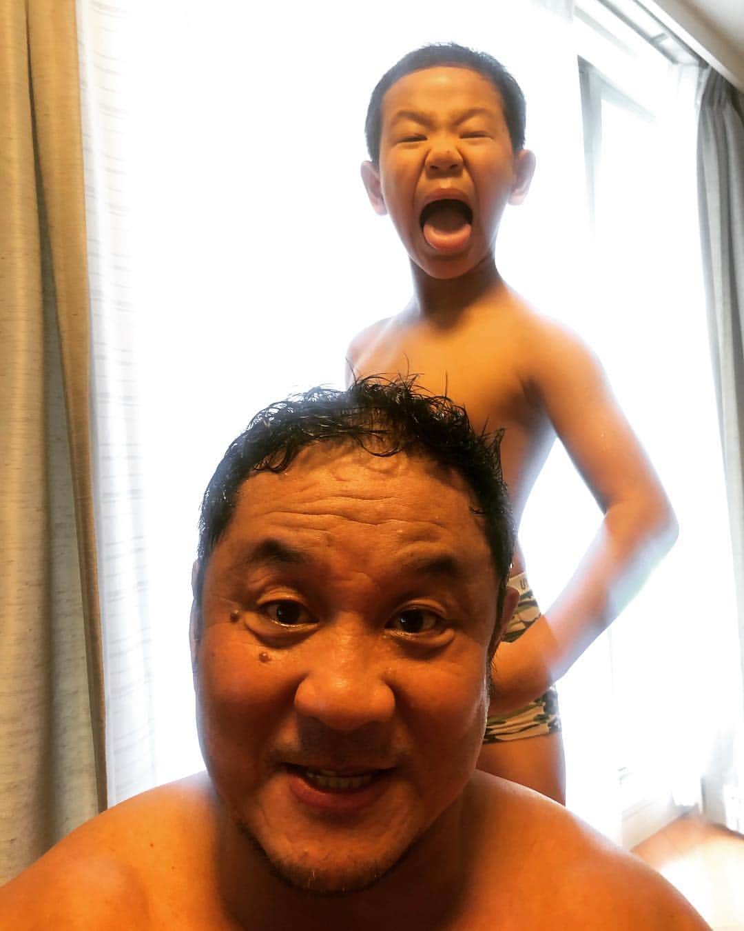 永田裕志さんのインスタグラム写真 - (永田裕志Instagram)「おはようございますゼァ。今朝は息子と朝練習しました。子供と朝走るのは私にとって身体に元気が漲ってきますね。本日より新シリーズが開幕します。私は出場しませんが、選手達には頑張って欲しいです。私も負けずに、今日も頑張りますゼァ。」10月16日 7時48分 - yuji_nagata
